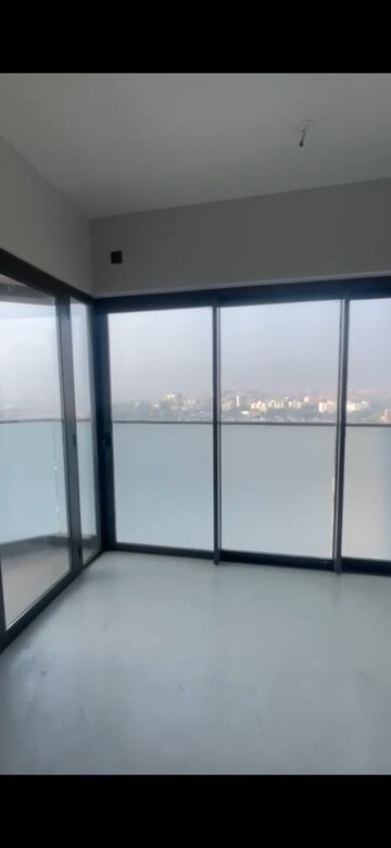 Room in 3 BHK Apartment at Rustomjee Paramount, Khar West – for Rent