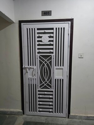 2 BHK Apartment – Entrance View at Amrapali Dream Valley, Tech Zone 4 Greater Noida - for Rent