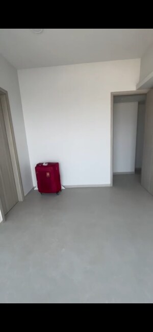 Room in 3 BHK Apartment at Rustomjee Paramount, Khar West – for Rent