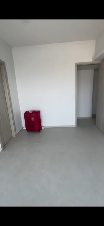 Room in 3 BHK Apartment at Rustomjee Paramount, Khar West – for Rent