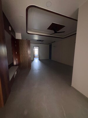 Room in 3 BHK Builder Floor at BPTP District 3, Sector 85 – for Sale