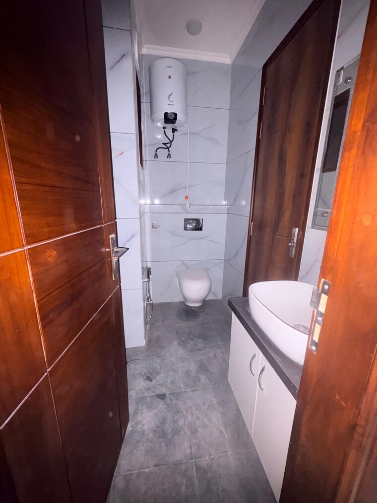 Bathroom, bptp-district-3 3 Bedroom 1620 Sq.Ft. Builder Floor In Sector 85 Faridabad 9605219
