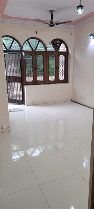Room in 1 BHK Independent House at RWA Apartments Sector 27, Sector 27 – for Rent