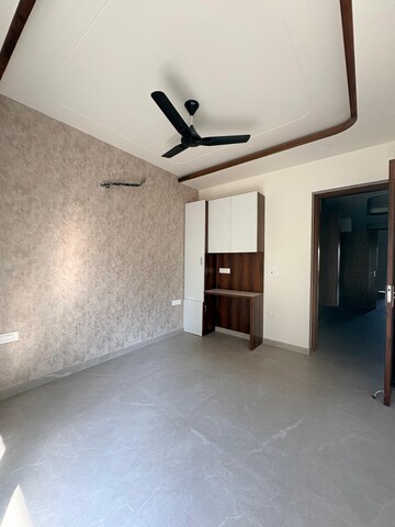 Room in 3 BHK Builder Floor at BPTP District 3, Sector 85 – for Sale