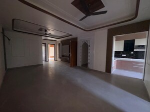 Room in 3 BHK Builder Floor at BPTP District 3, Sector 85 – for Sale
