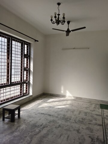 2 BHK Villa For Rent in RWA Apartments Sector 122, Sector 122