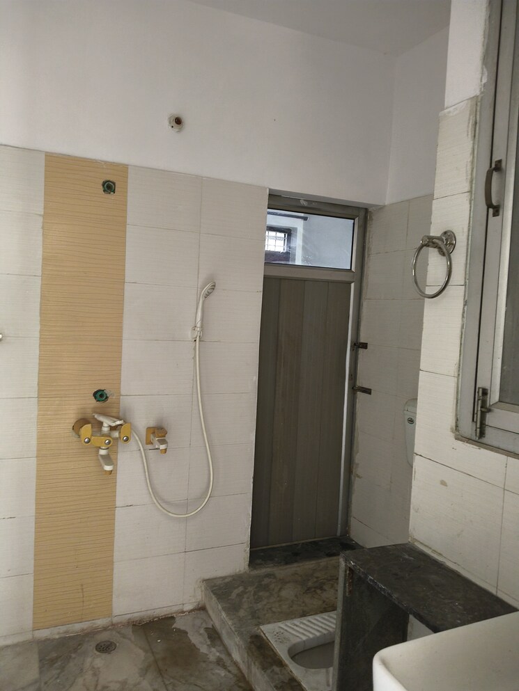 Bathroom, rwa-apartments-sector-122 2 Bedroom 112 Sq.Mt. Villa In Sector 122 Noida 9605360