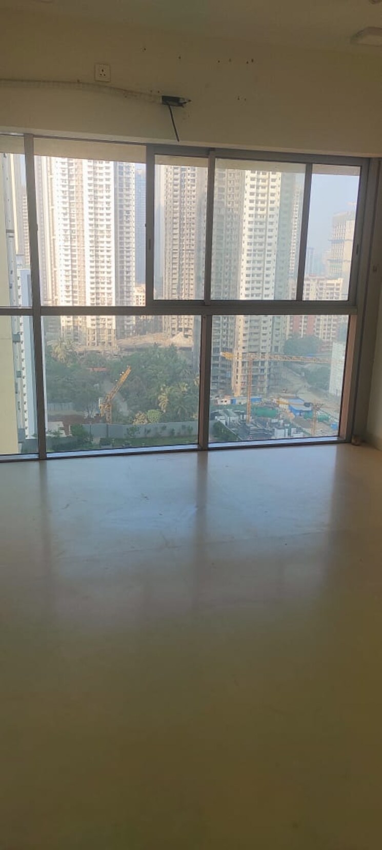 Room, mulund east 1 Bedroom 450 Sq.Ft. Apartment In Mulund East Mumbai 9605355