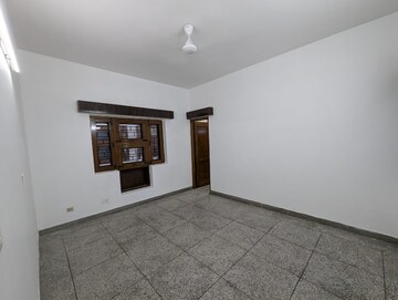 Room in 3 BHK Apartment at Omaxe Royal Residency Faridabad, Sector 79 – for Rent