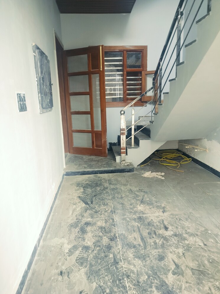  Parking, patiala road 5 Bedroom 3600 Sq.Ft. Independent House In Patiala Road Zirakpur 9605419