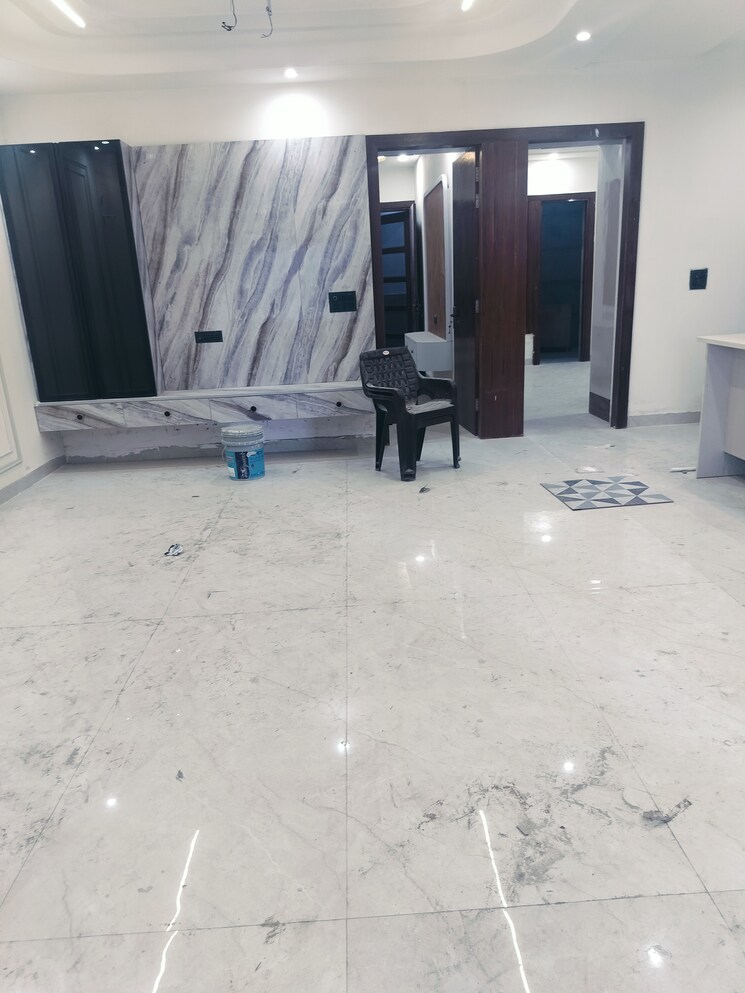  Parking, patiala road 5 Bedroom 3600 Sq.Ft. Independent House In Patiala Road Zirakpur 9605419