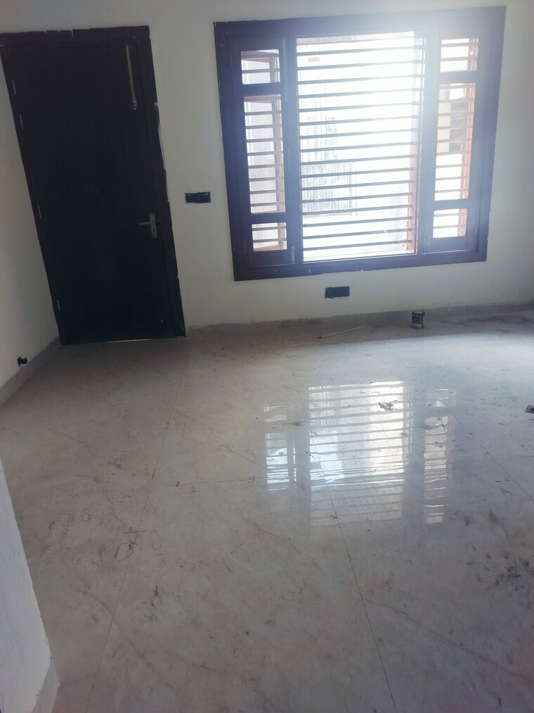 Room, patiala road 5 Bedroom 3600 Sq.Ft. Independent House In Patiala Road Zirakpur 9605419