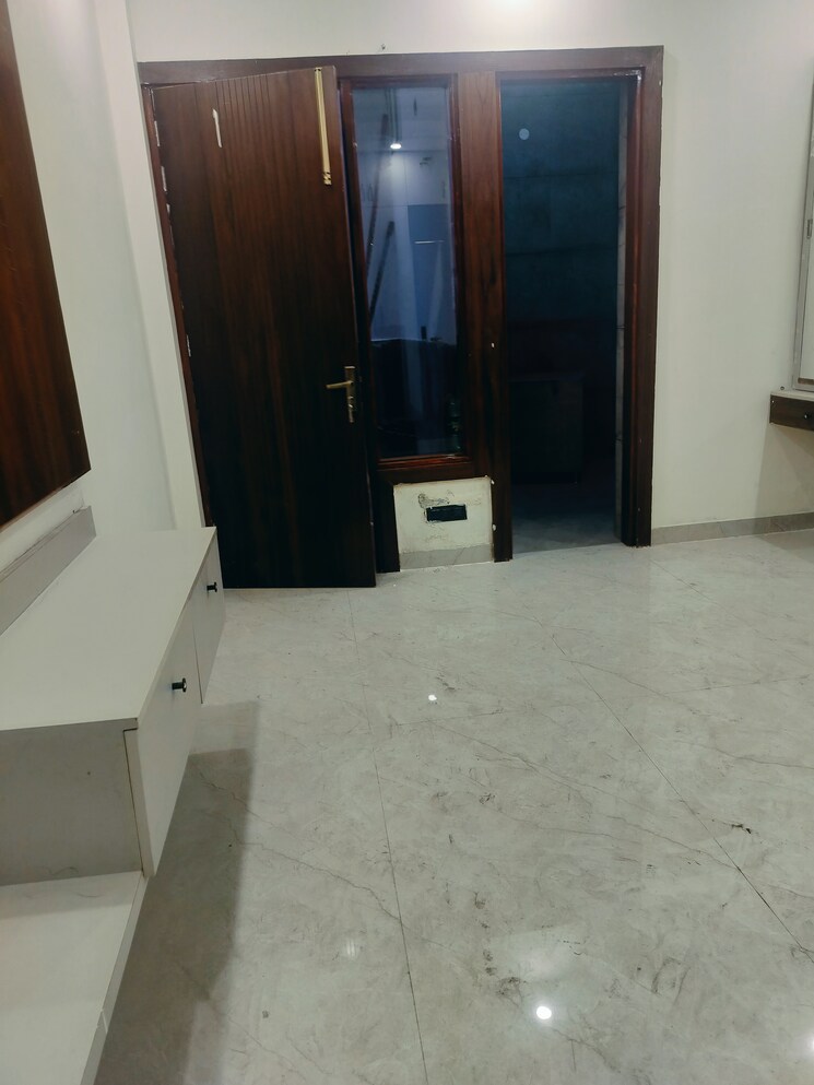 Room, patiala road 5 Bedroom 3600 Sq.Ft. Independent House In Patiala Road Zirakpur 9605419