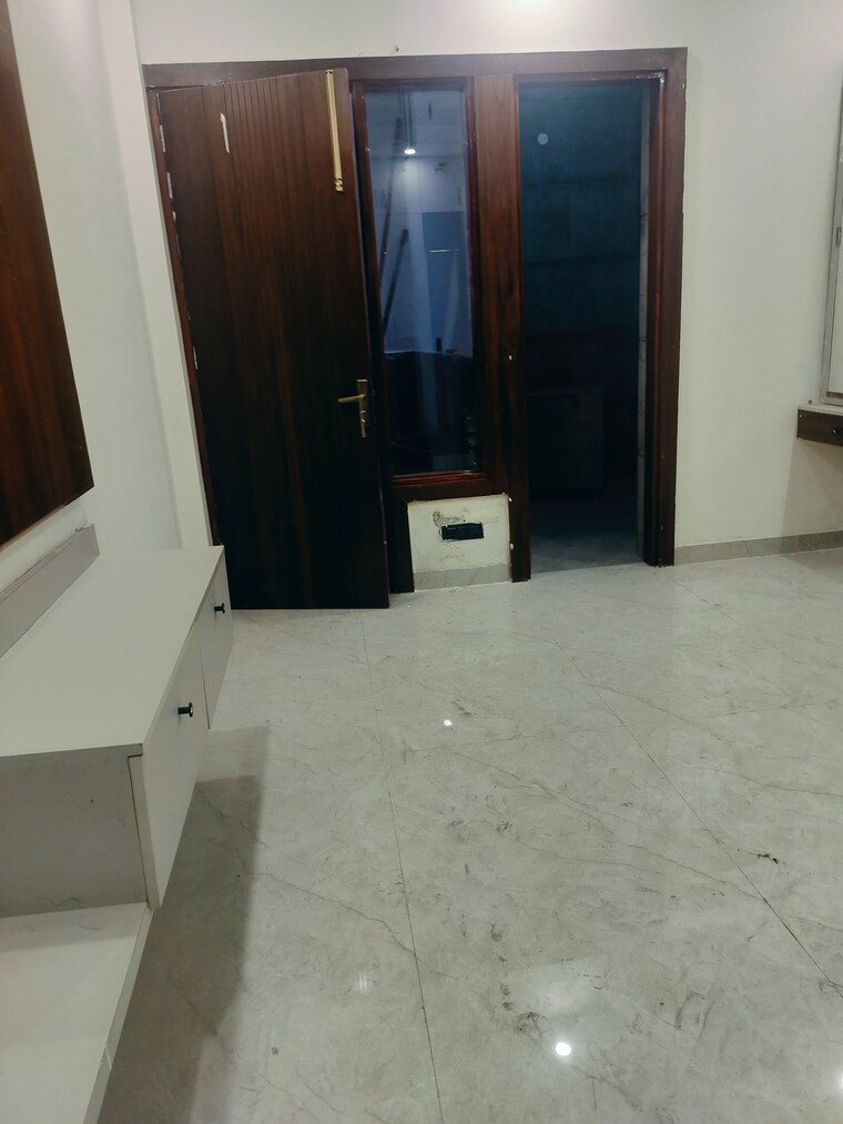 Room, patiala road 5 Bedroom 3600 Sq.Ft. Independent House In Patiala Road Zirakpur 9605419