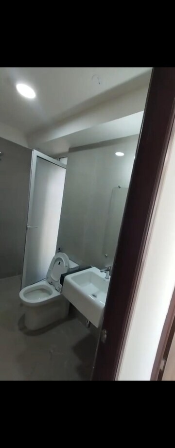 Attached Bathroom in 3.5 BHK Apartment at Indiabulls One Indiabulls, Pokhran Road No Two – for Rent