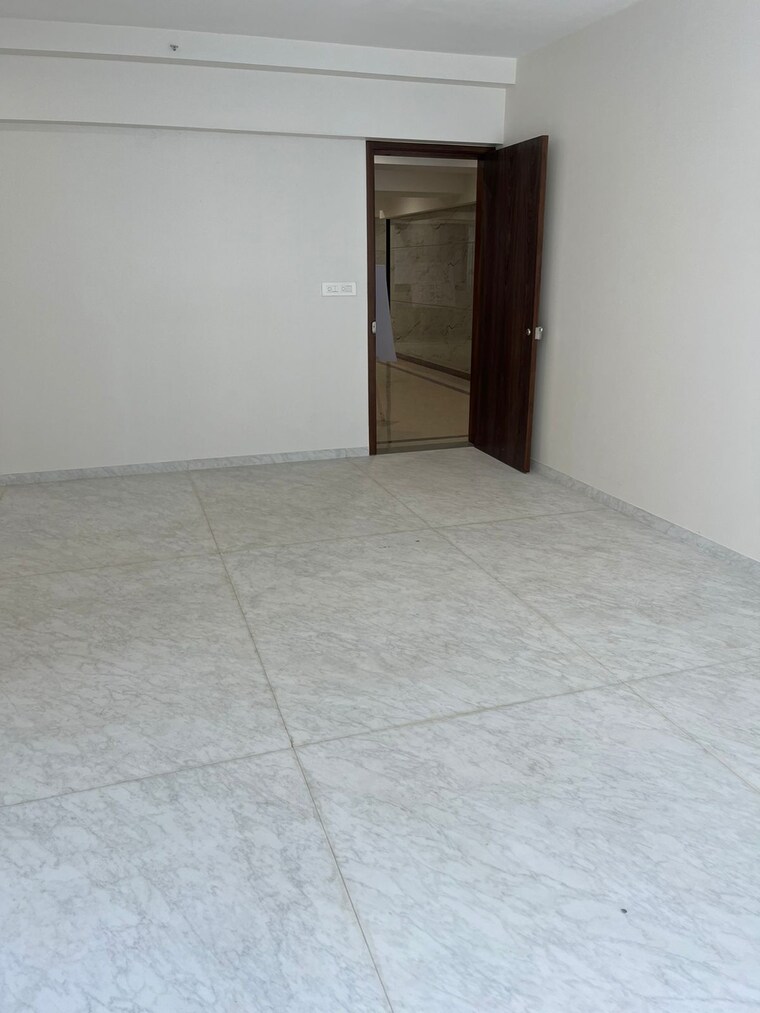 Room, dadar west 2 Bedroom 800 Sq.Ft. Apartment In Dadar West Mumbai 9605354