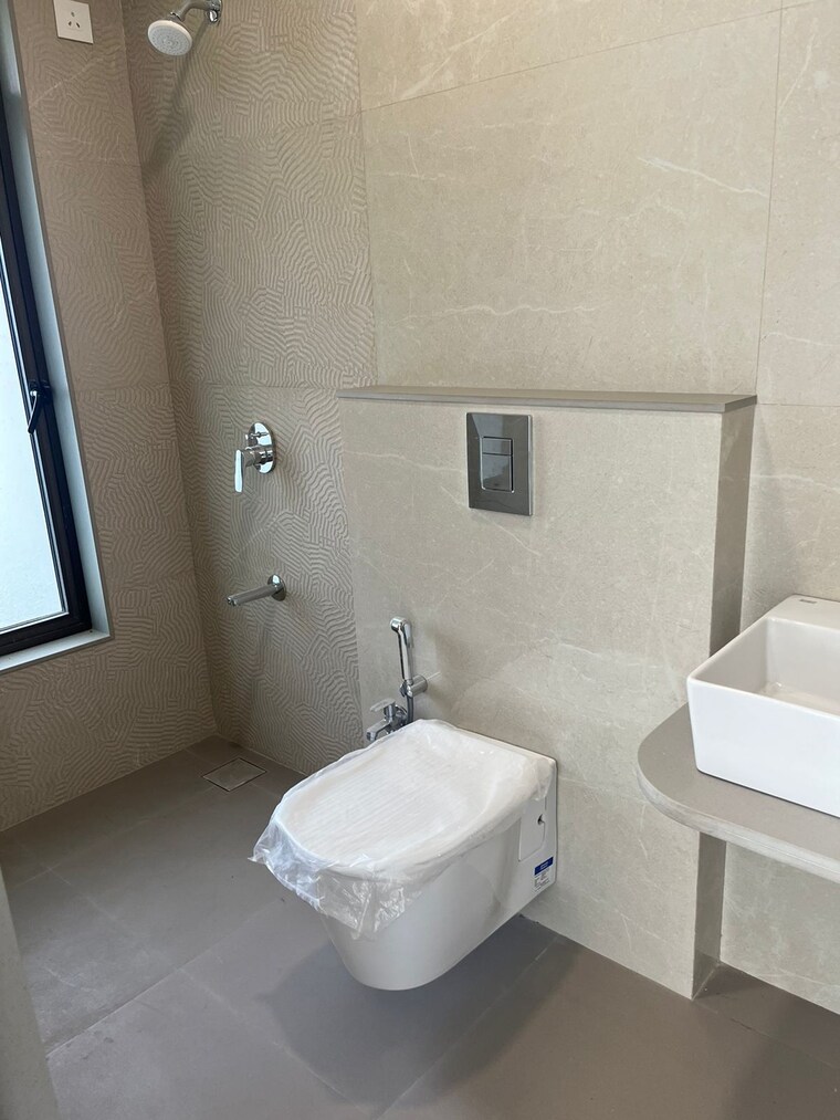 Bathroom, dadar west 2 Bedroom 800 Sq.Ft. Apartment In Dadar West Mumbai 9605354