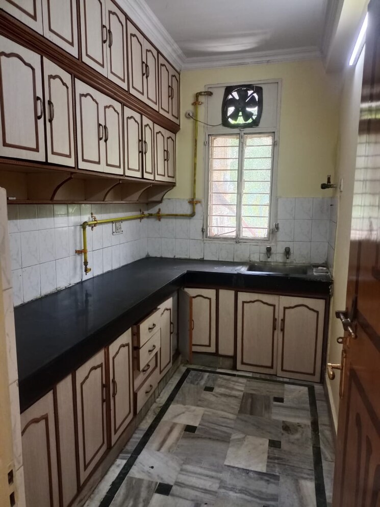 Kitchen, uttam nagar 2 Bedroom 75 Sq.Yd. Builder Floor In Uttam Nagar Delhi 9605498