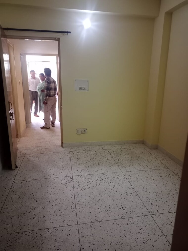 Room, uttam nagar 2 Bedroom 75 Sq.Yd. Builder Floor In Uttam Nagar Delhi 9605498