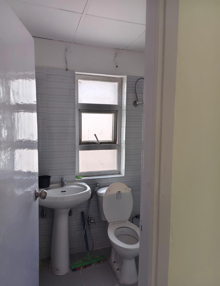 Bathroom, bptp-park-81 3 Bedroom 1778 Sq.Ft. Apartment In Sector 81 Faridabad 9605513