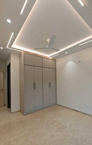 Room in 4 BHK Apartment at Omkar 1973, Worli – for Rent