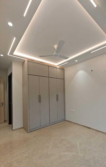 Room in 4 BHK Apartment at Omkar 1973, Worli – for Rent