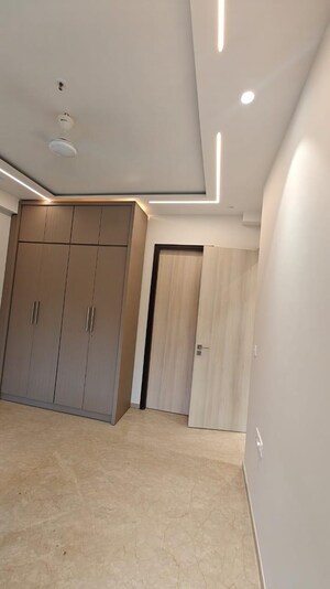 Room in 4 BHK Apartment at Omkar 1973, Worli – for Rent