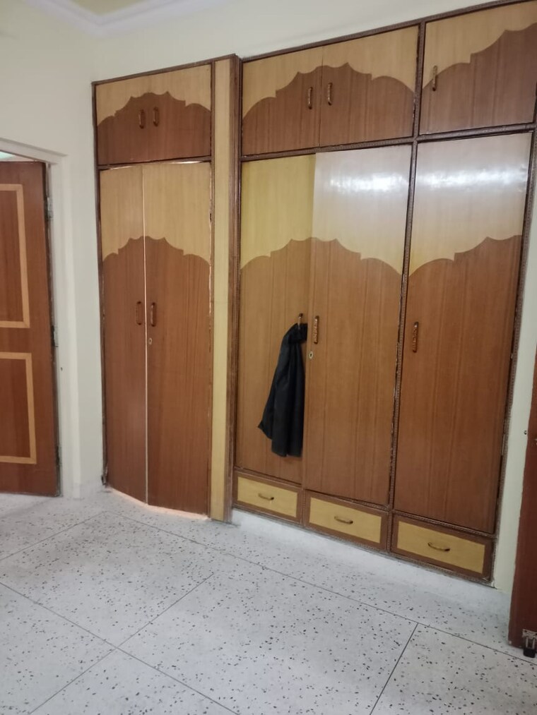 Room, uttam nagar 2.5 Bedroom 78 Sq.Yd. Builder Floor In Uttam Nagar Delhi 9605774