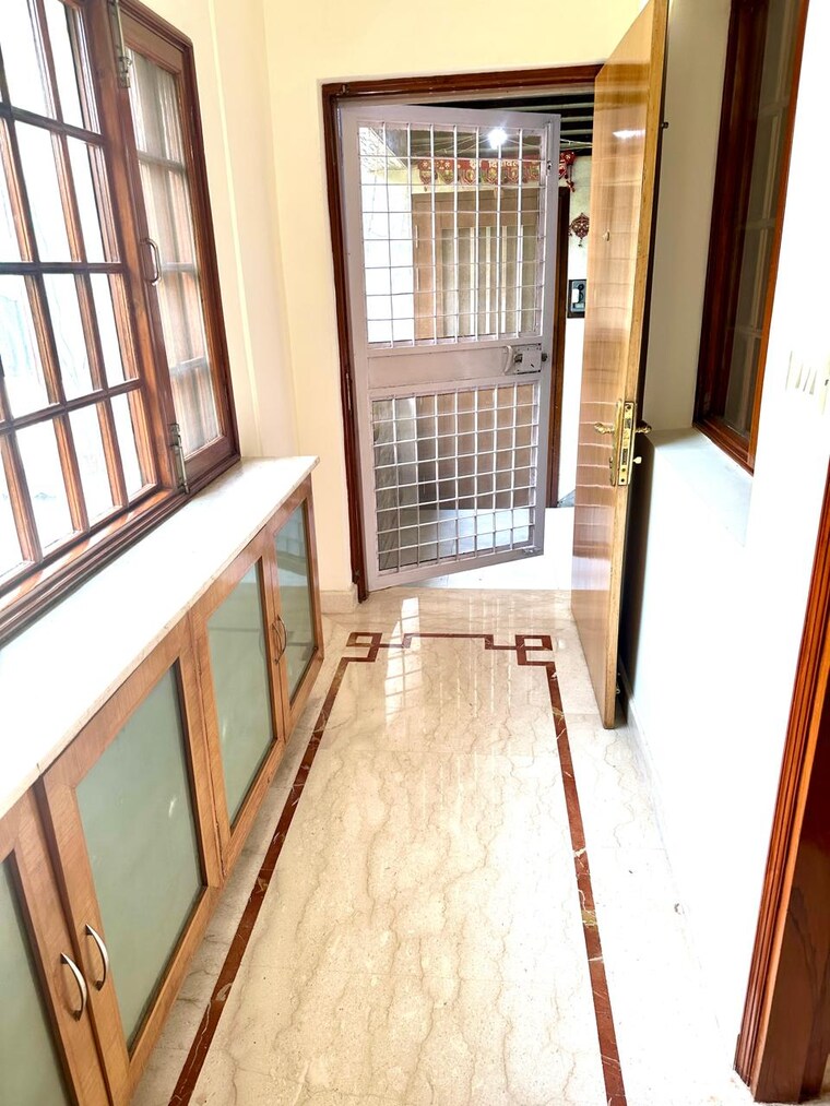 Balcony, anand vihar 3 Bedroom 201 Sq.Yd. Builder Floor In Anand Vihar Delhi 9605780