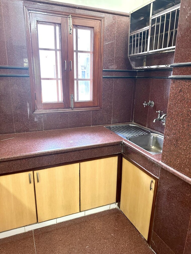 Kitchen, anand vihar 3 Bedroom 201 Sq.Yd. Builder Floor In Anand Vihar Delhi 9605780