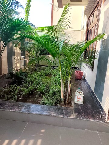  Pg – Exterior View View at Vineet Khand - for Rent