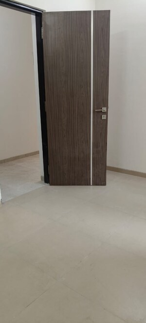 Room in 3.5 BHK Apartment at Harmony Signature Towers, Owale – for Rent