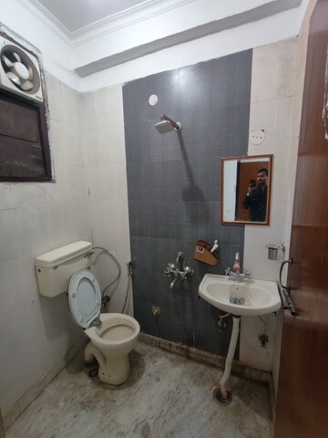 Attached Bathroom in 2 BHK Builder Floor at Saket – for Rent