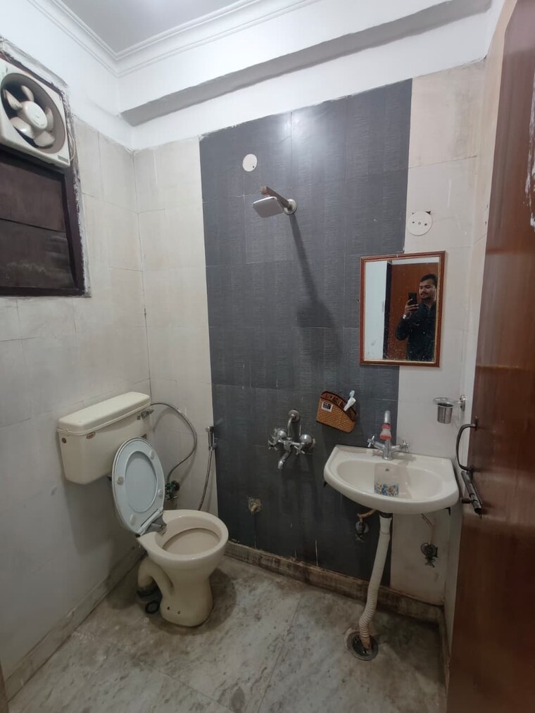 Attached Bathroom, saket 2 Bedroom 850 Sq.Ft. Builder Floor In Saket Delhi 9605837