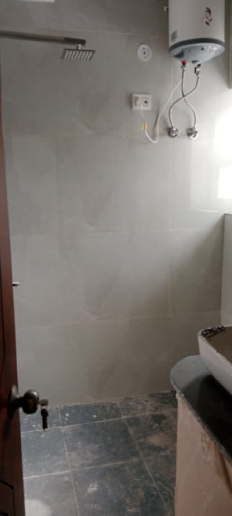 Attached Bathroom, sector 4 dwarka 4 Bedroom 1800 Sq.Ft. Apartment In Sector 4 Dwarka Delhi 9605909
