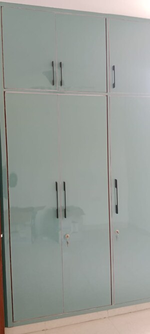 Room in 4 BHK Apartment at Sector 4 Dwarka – for Sale