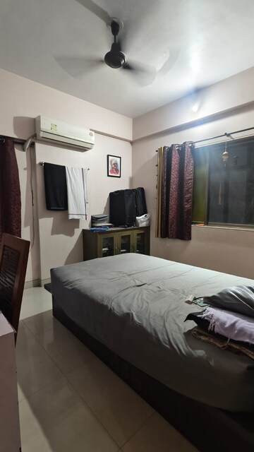 Bedroom in 2.5 BHK Apartment at Vijay Enclave, Waghbil – for Rent