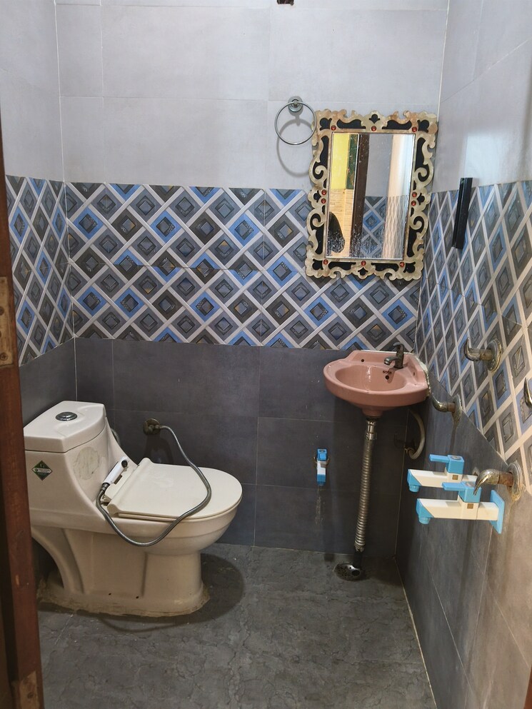 Bathroom, rwa-apartments-sector-122 2 Bedroom 112 Sq.Yd. Villa In Sector 122 Noida 9605996