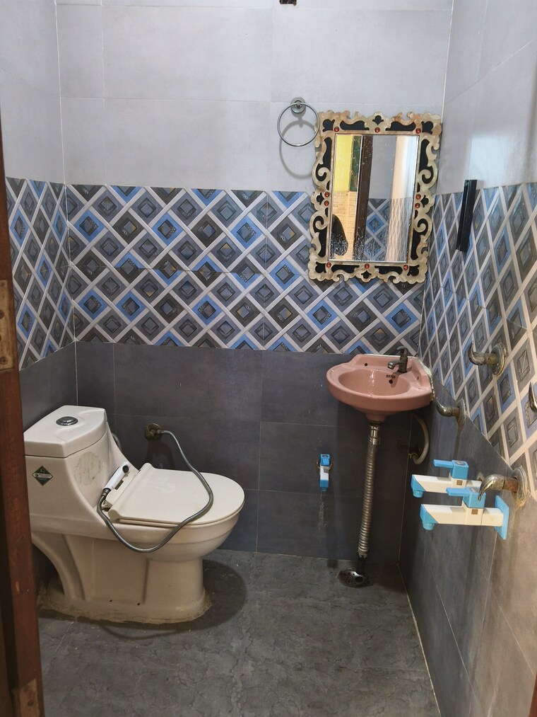 Bathroom, rwa-apartments-sector-122 2 Bedroom 112 Sq.Yd. Villa In Sector 122 Noida 9605996