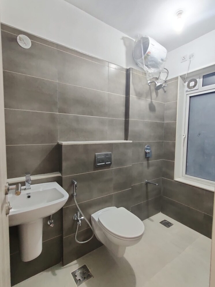 Attached Bathroom, rustomjee-erika 2 Bedroom 630 Sq.Ft. Apartment In Bandra East Mumbai 9606041