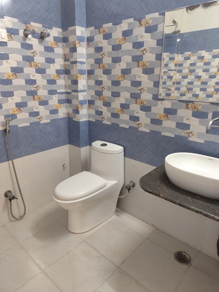 Bathroom, sector 44 3 Bedroom 250 Sq.Yd. Independent House In Sector 44 Noida 9606065