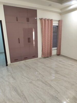 Room in 3 BHK Independent House at Sector 44 – for Rent