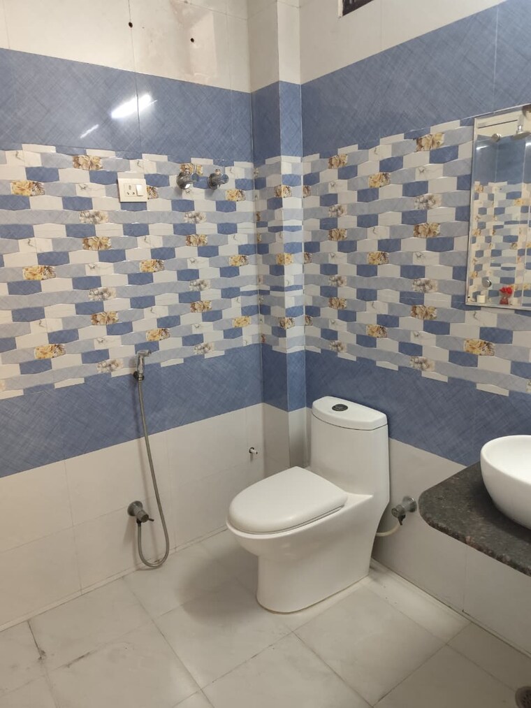 Attached Bathroom, sector 44 3 Bedroom 250 Sq.Yd. Independent House In Sector 44 Noida 9606065