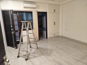 Room in 3 BHK Independent House at Sector 44 – for Rent
