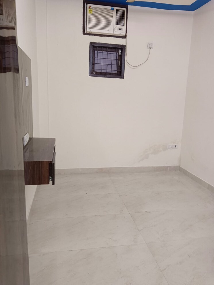 Room, lajpat nagar 4 2 Bedroom 1098 Sq.Ft. Builder Floor In Lajpat Nagar 4 Delhi 9605981