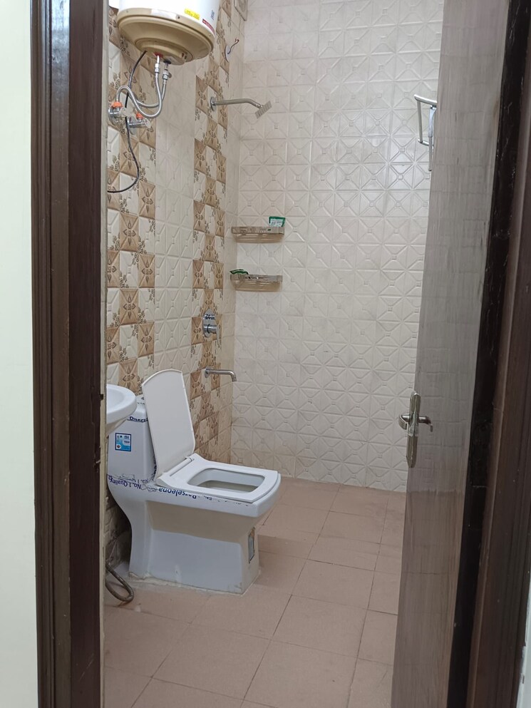 Bathroom, lajpat nagar 4 2 Bedroom 1098 Sq.Ft. Builder Floor In Lajpat Nagar 4 Delhi 9605981