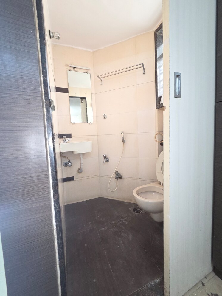 Bathroom, goregaon east Commercial Office Space 1050 Sq.Ft. In Goregaon East Mumbai 9606073