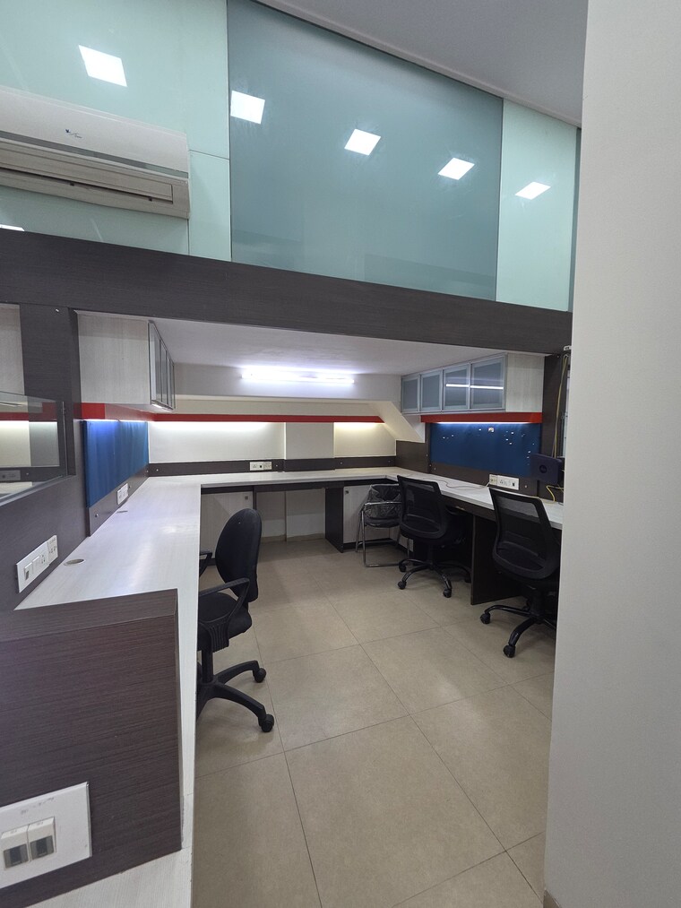 Team Area, goregaon east Commercial Office Space 1050 Sq.Ft. In Goregaon East Mumbai 9606073