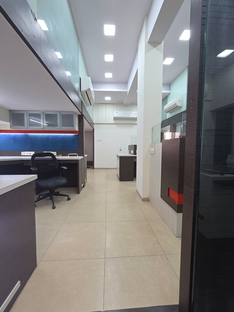 Team Area, goregaon east Commercial Office Space 1050 Sq.Ft. In Goregaon East Mumbai 9606073