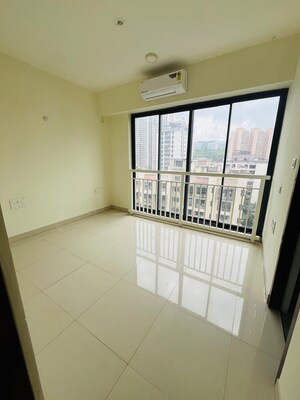 Room in 5 BHK Apartment at Dynamix Divum, Malad East – for Sale